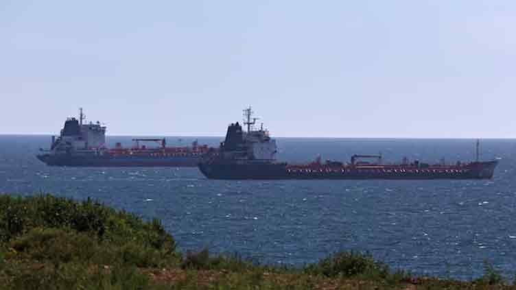 Oil falls as economic jitters dampen demand outlook