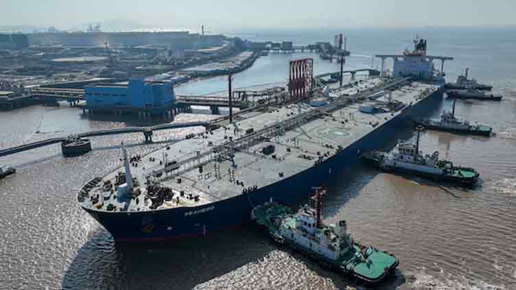 Oil prices fall as trade war concerns dampen demand outlook