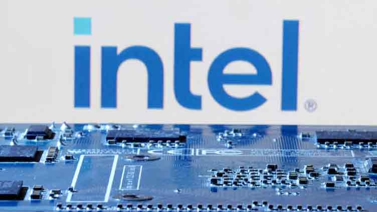 Intel attracts interest for test chips using new manufacturing process