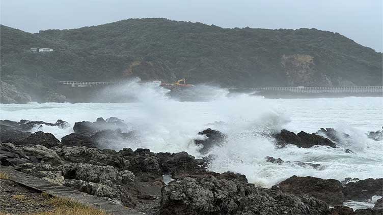 Dunya News Wild weather in New Zealand disrupts flights, shutters schools